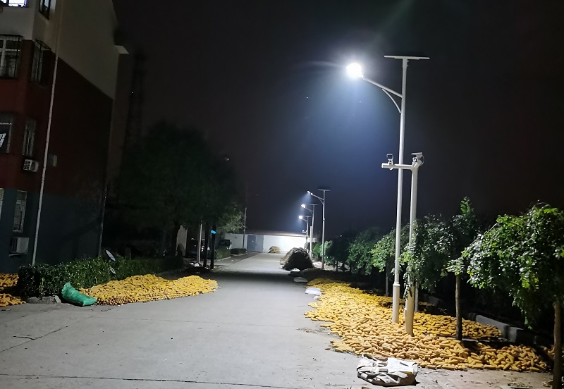 太陽(yáng)能路燈解決城市亮化難題探討